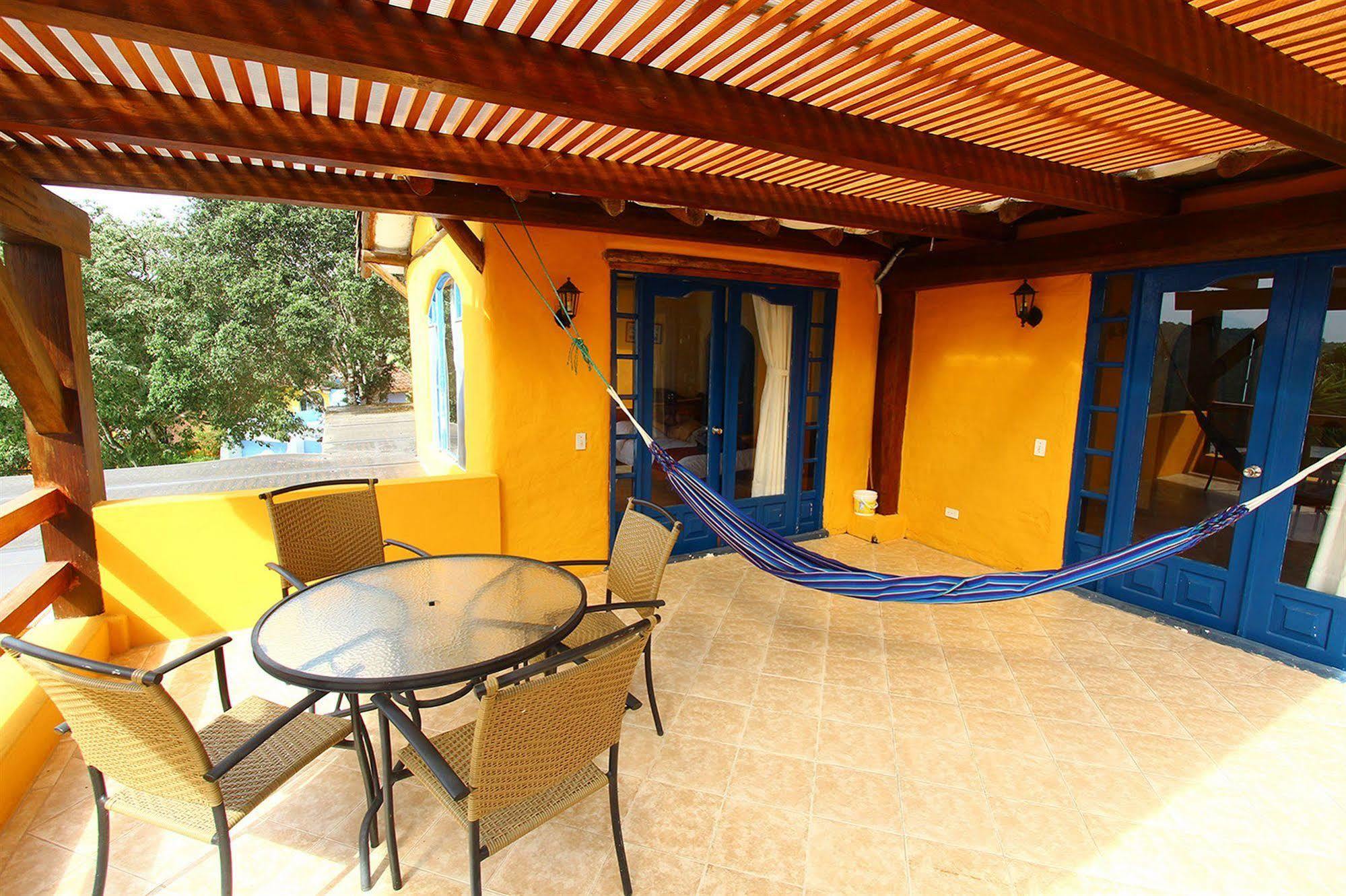 Mantaraya Lodge Пуэрто-Лопес Экстерьер фото